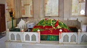 ਕਬਰਾਂ ਢਾਉਣ ਜਾਂ ਨਾਂ ਬਦਲਣ ਨਾਲ ਇਤਿਹਾਸ ਨਹੀਂ ਬਦਲਿਆ ਜਾ ਸਕਦਾ